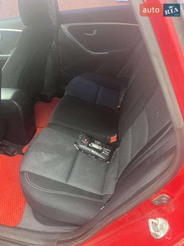 Хэтчбек Hyundai i30 2013 в Царичанке