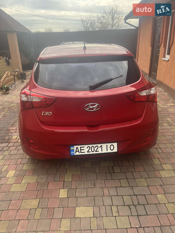 Хэтчбек Hyundai i30 2013 в Царичанке