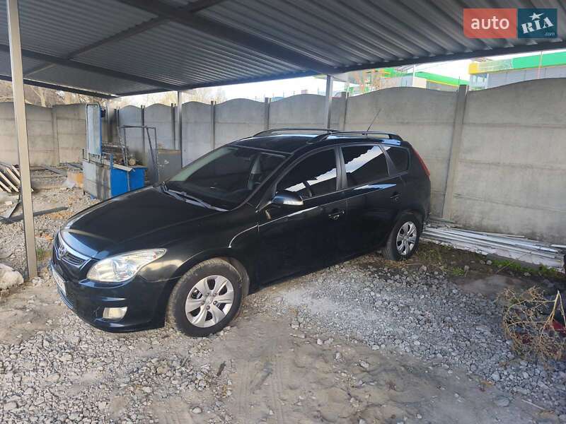 Универсал Hyundai i30 2008 в Каменском