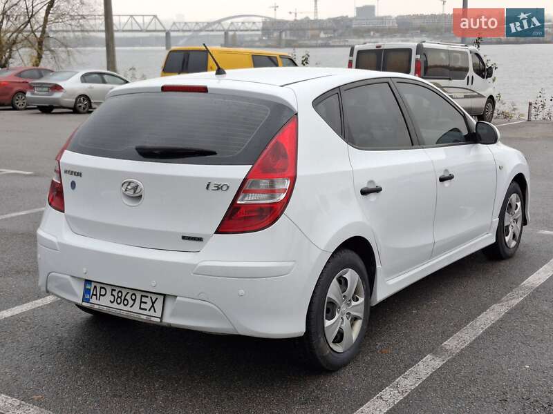 Хэтчбек Hyundai i30 2011 в Киеве