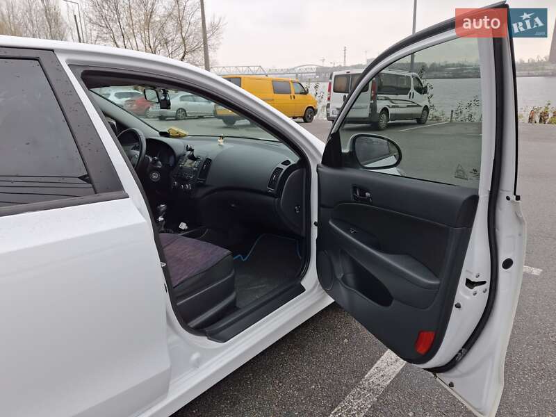 Хэтчбек Hyundai i30 2011 в Киеве