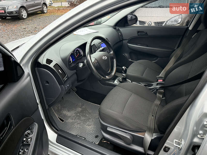 Универсал Hyundai i30 2011 в Луцке фото 27 Универсал Hyundai i30 2011 в Луцке