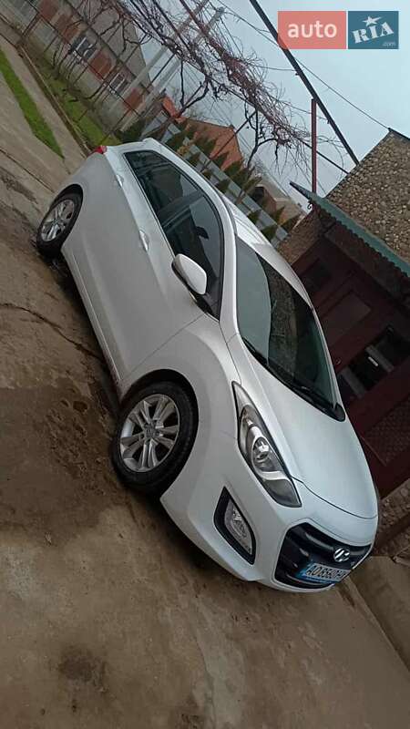 Универсал Hyundai i30 2015 в Новом Селе