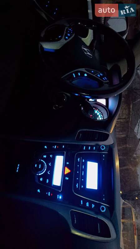 Универсал Hyundai i30 2015 в Новом Селе