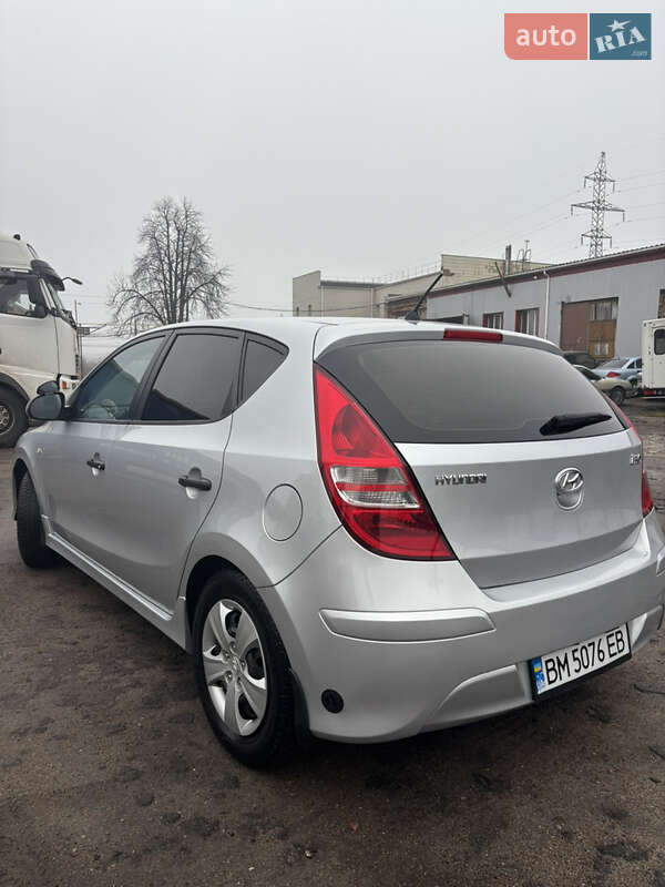 Хетчбек Hyundai i30 2011 в Сумах