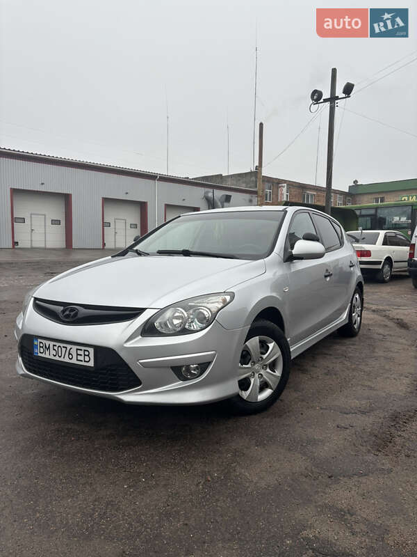 Хетчбек Hyundai i30 2011 в Сумах