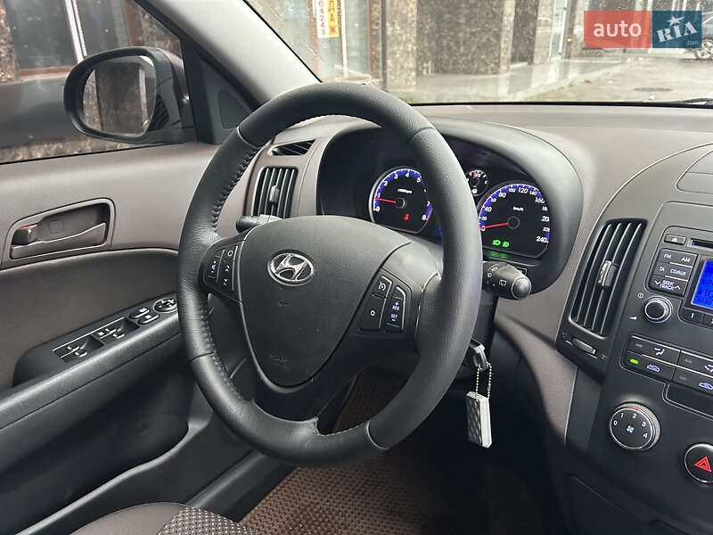 Хэтчбек Hyundai i30 2012 в Черкассах