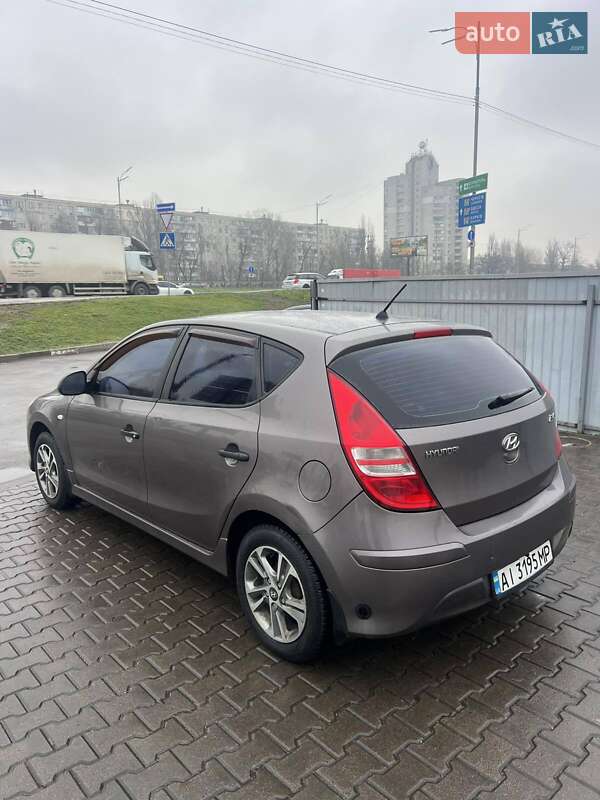 Хэтчбек Hyundai i30 2011 в Белогородке фото 5 Хэтчбек Hyundai i30 2011 в Белогородке