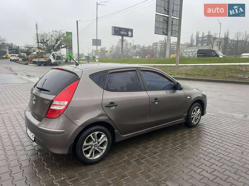 Хэтчбек Hyundai i30 2011 в Белогородке фото 12 Хэтчбек Hyundai i30 2011 в Белогородке