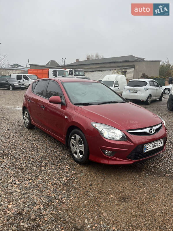 Хетчбек Hyundai i30 2011 в Первомайську фото 2 Хетчбек Hyundai i30 2011 в Первомайську