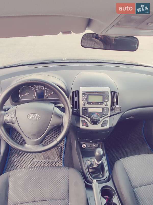 Хетчбек Hyundai i30 2011 в Дніпрі