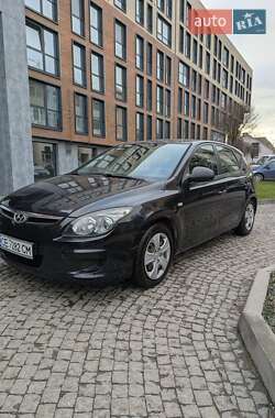 Хэтчбек Hyundai i30 2009 в Черновцах