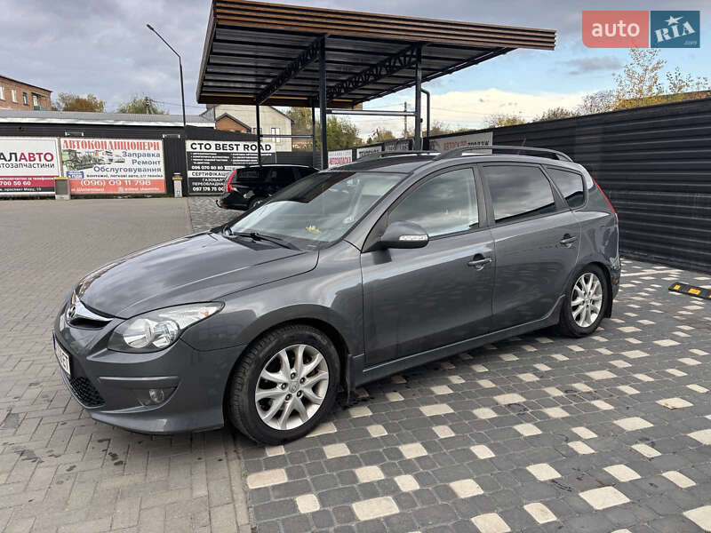 Універсал Hyundai i30 2011 в Шепетівці