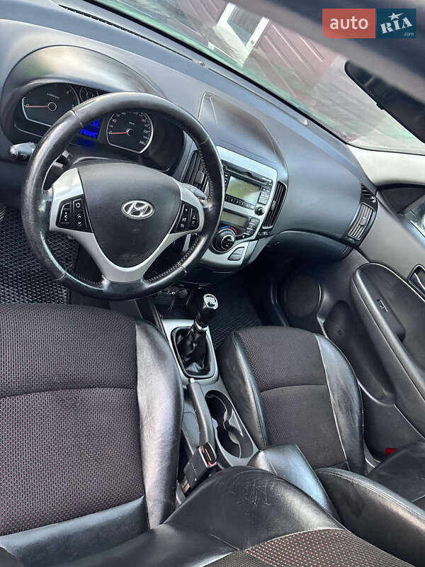 Універсал Hyundai i30 2011 в Шепетівці