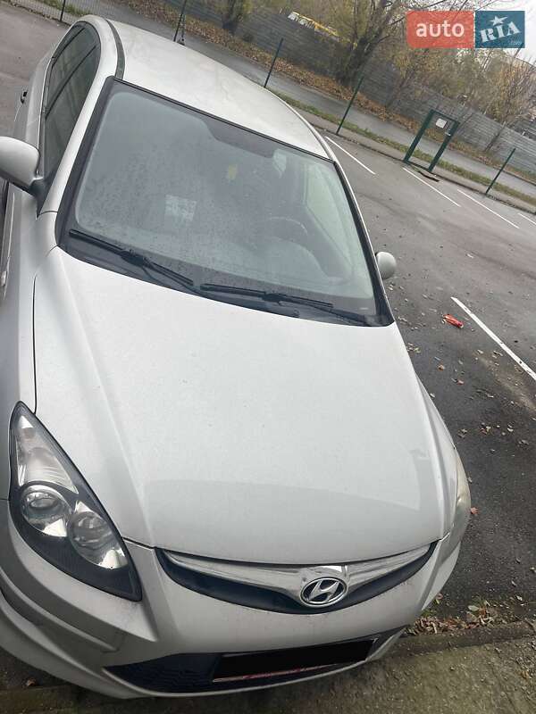 Хэтчбек Hyundai i30 2011 в Киеве