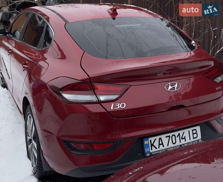 Фастбэк Hyundai i30 2019 в Тараще