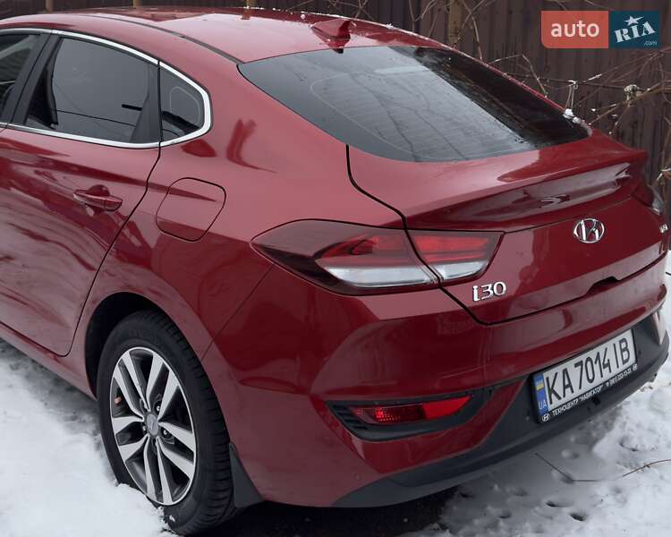 Фастбэк Hyundai i30 2019 в Тараще