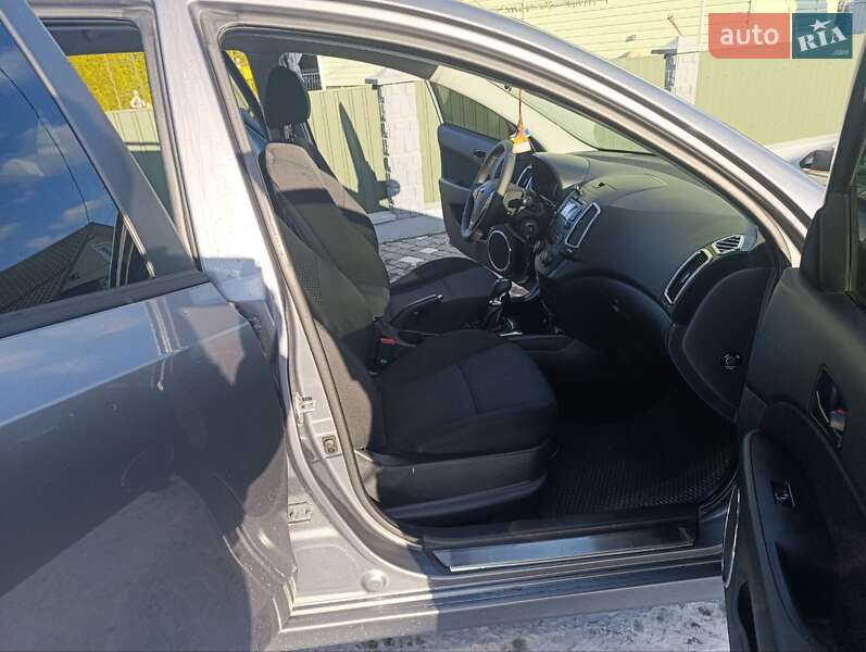 Хэтчбек Hyundai i30 2011 в Самборе