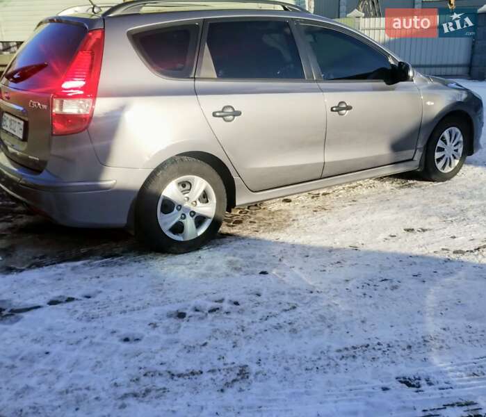 Хэтчбек Hyundai i30 2011 в Самборе