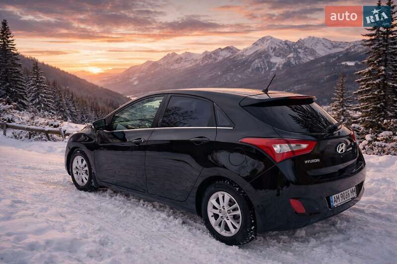 Хэтчбек Hyundai i30 2012 в Коростене