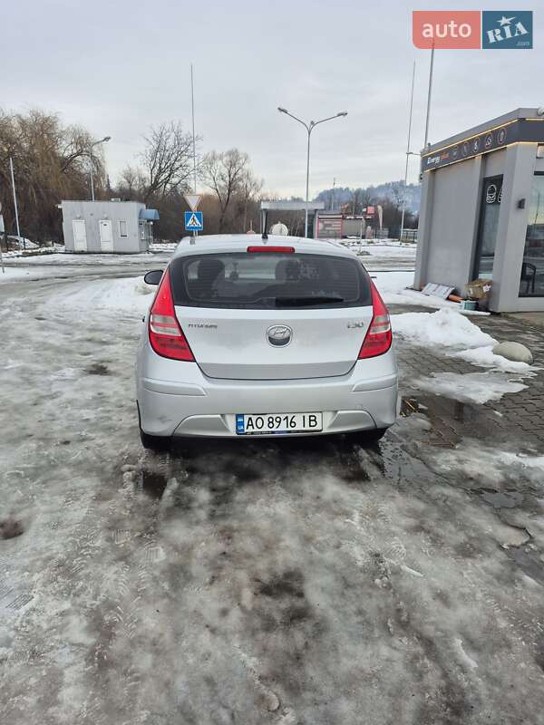 Хэтчбек Hyundai i30 2011 в Мукачево