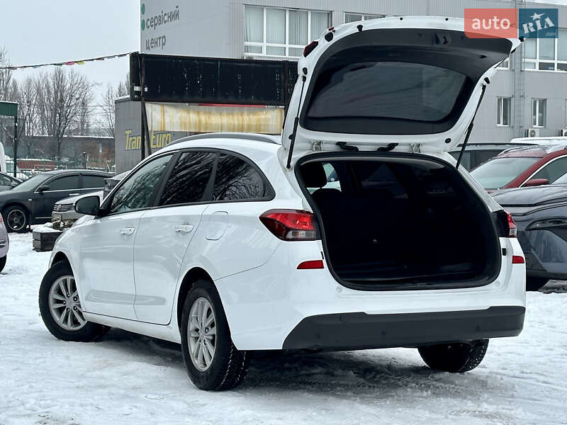 Универсал Hyundai i30 2017 в Киеве фото 16 Универсал Hyundai i30 2017 в Киеве