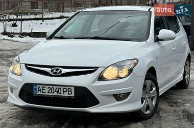 Хетчбек Hyundai i30 2010 в Дніпрі