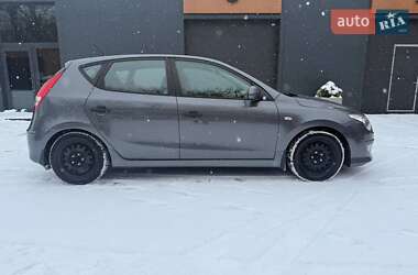 Хэтчбек Hyundai i30 2010 в Киеве