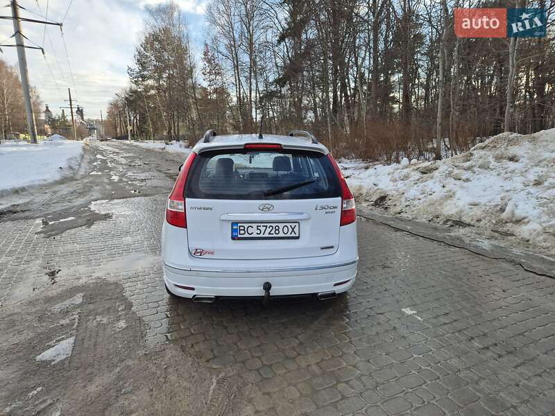 Универсал Hyundai i30 2008 в Новояворовске
