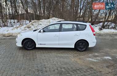 Универсал Hyundai i30 2008 в Новояворовске