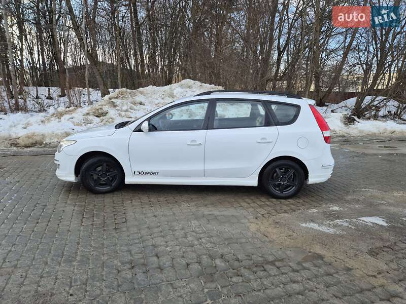 Универсал Hyundai i30 2008 в Новояворовске
