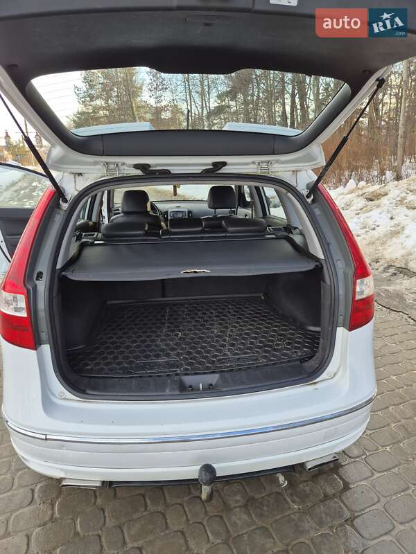 Универсал Hyundai i30 2008 в Новояворовске