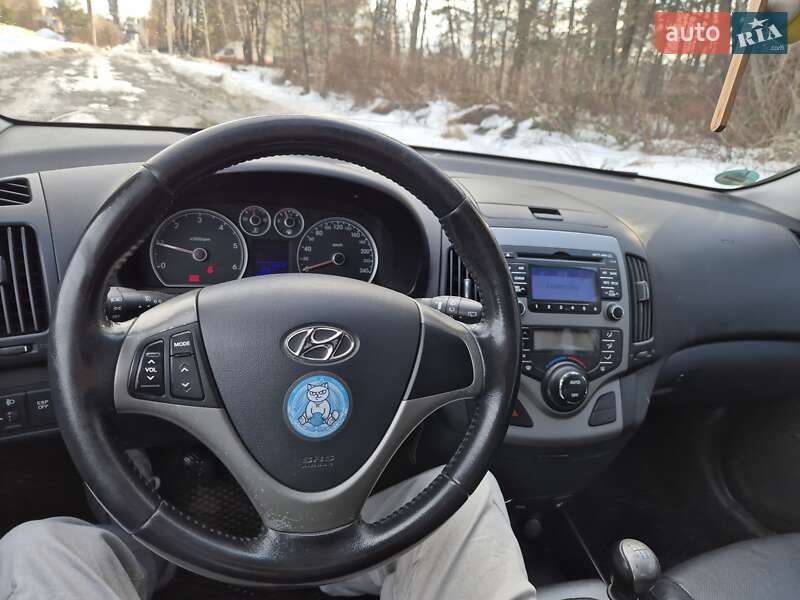 Универсал Hyundai i30 2008 в Новояворовске