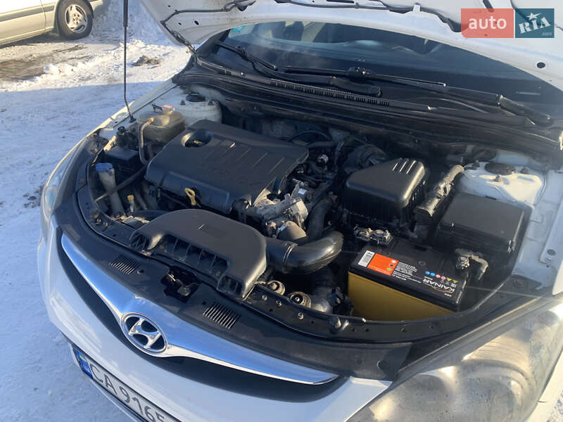 Универсал Hyundai i30 2011 в Ватутино