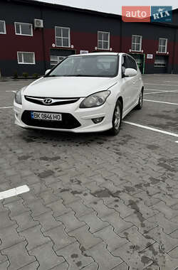 Хэтчбек Hyundai i30 2011 в Дубно