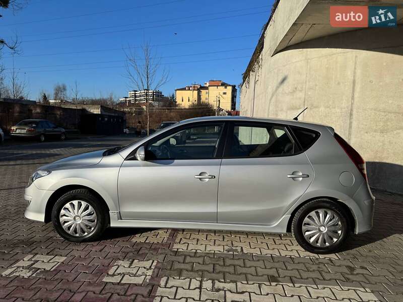 Хэтчбек Hyundai i30 2010 в Львове