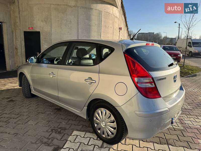 Хэтчбек Hyundai i30 2010 в Львове