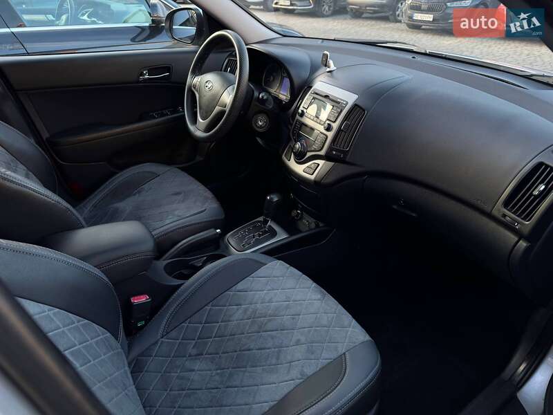 Хэтчбек Hyundai i30 2010 в Львове
