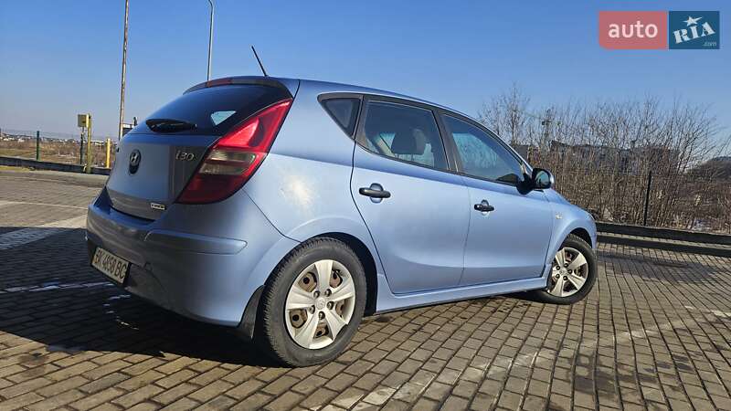 Хэтчбек Hyundai i30 2011 в Ровно