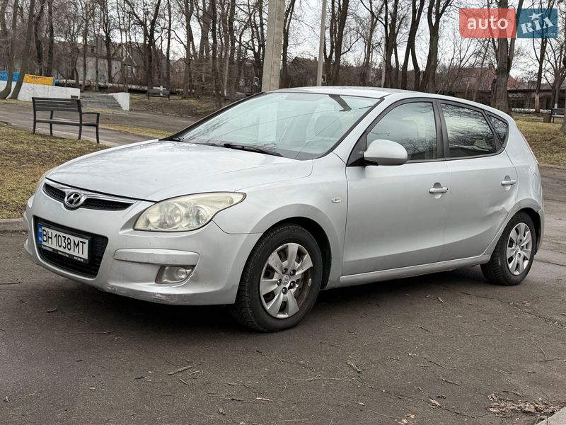 Хэтчбек Hyundai i30 2007 в Каменском