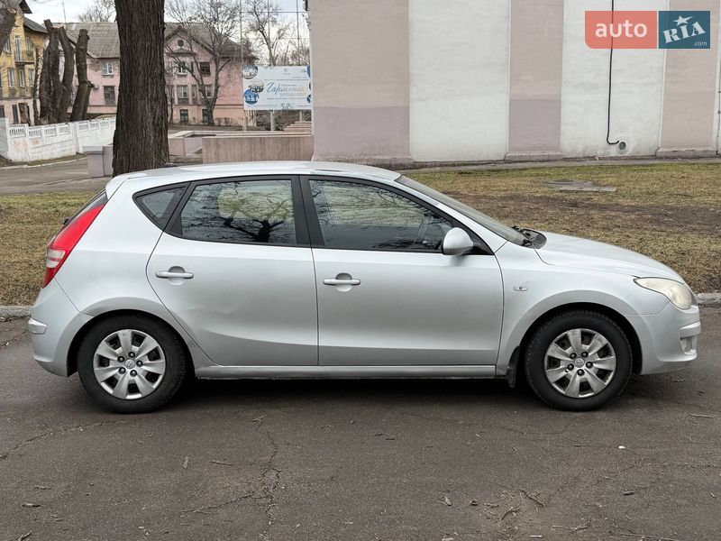 Хэтчбек Hyundai i30 2007 в Каменском