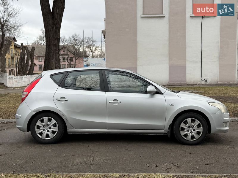 Хэтчбек Hyundai i30 2007 в Каменском