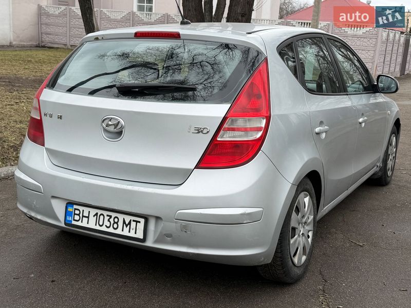 Хэтчбек Hyundai i30 2007 в Каменском