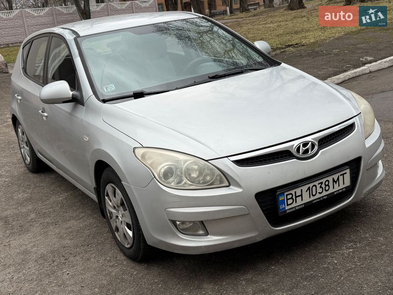 Хэтчбек Hyundai i30 2007 в Каменском
