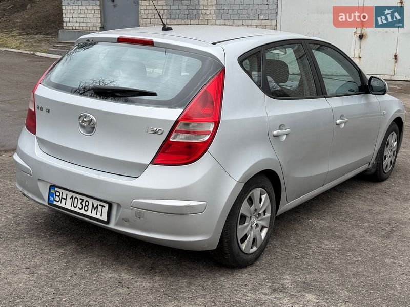 Хэтчбек Hyundai i30 2007 в Каменском