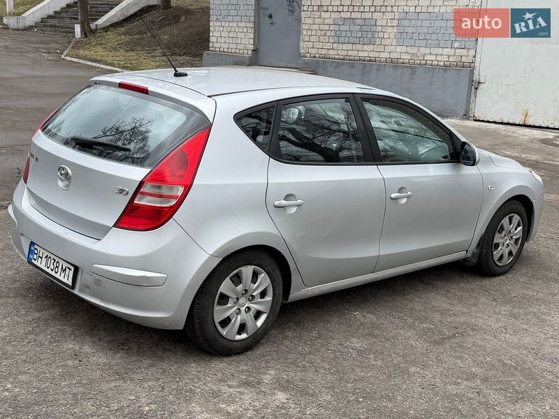 Хэтчбек Hyundai i30 2007 в Каменском