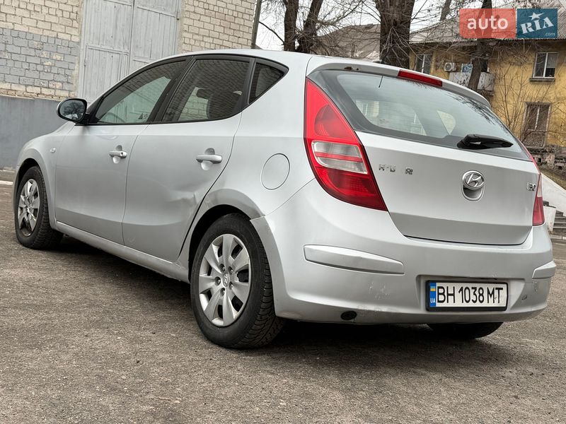 Хэтчбек Hyundai i30 2007 в Каменском