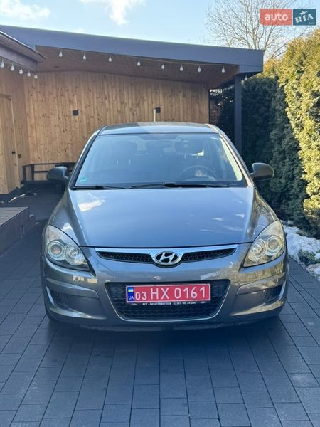 Хэтчбек Hyundai i30 2009 в Дубно