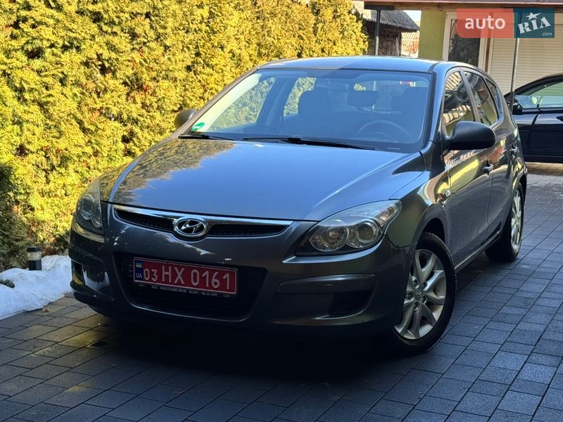 Хэтчбек Hyundai i30 2009 в Дубно