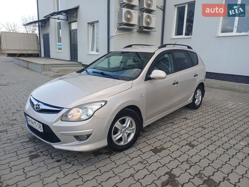 Универсал Hyundai i30 2010 в Бориславе